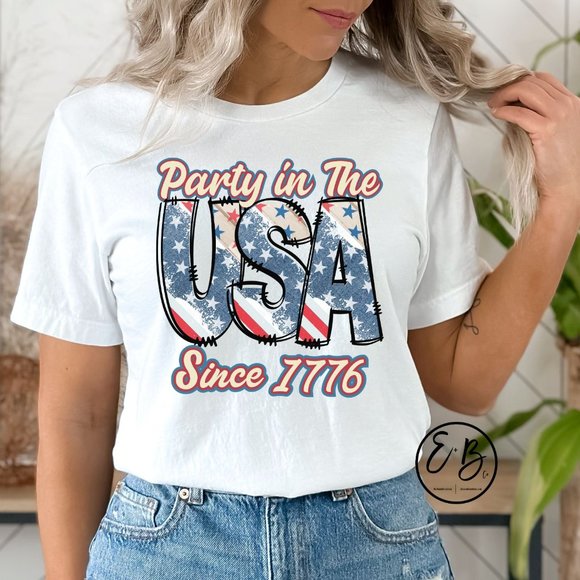 NEW Fourth of July Patriotic Party in the USA Graphic Crewneck T-Shirt for Women - Picture 1 of 4
